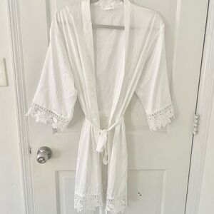 Elegant White Lace Trim Robe